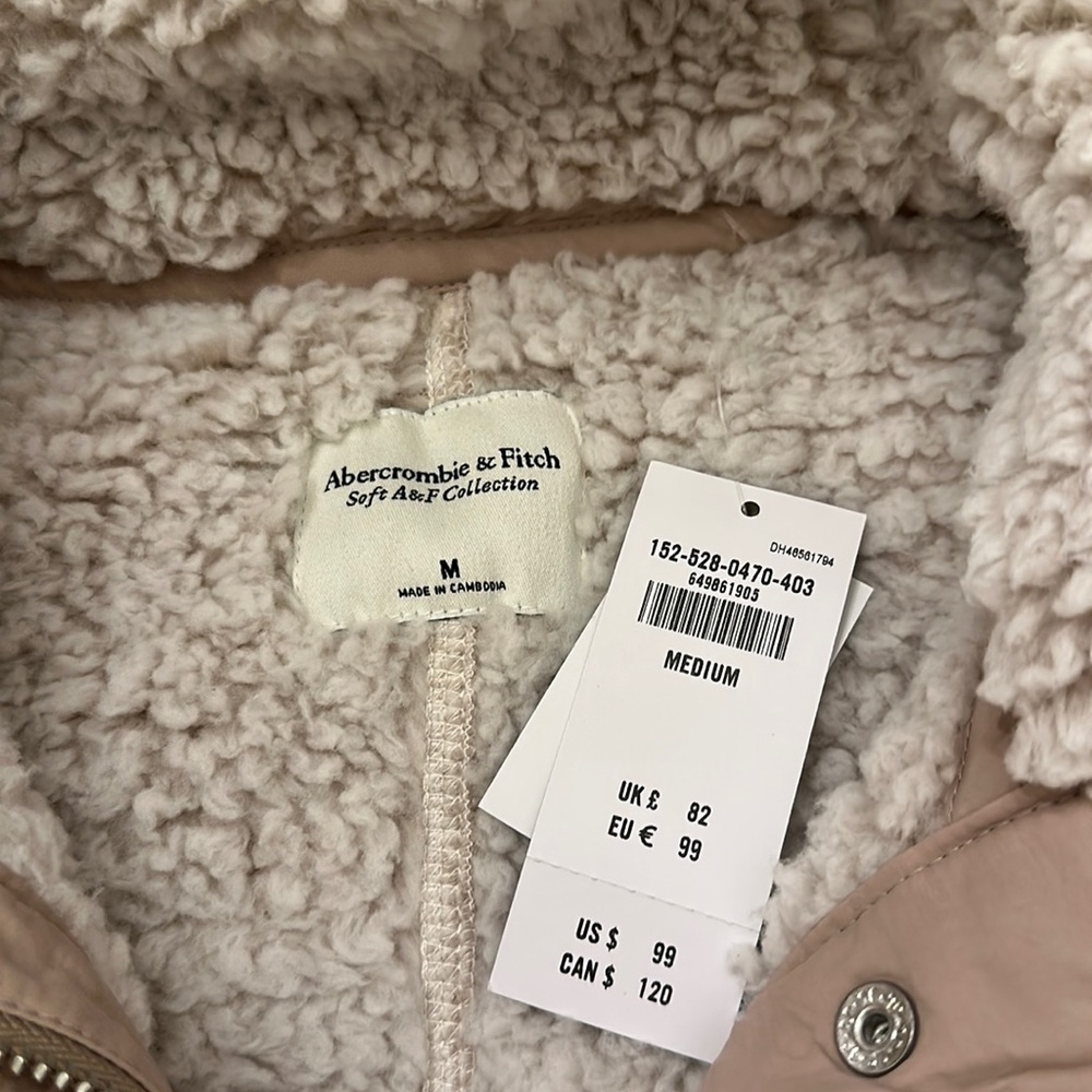 Abercrombie & Fitch Teddy Coat. Cream/tan. Size medium